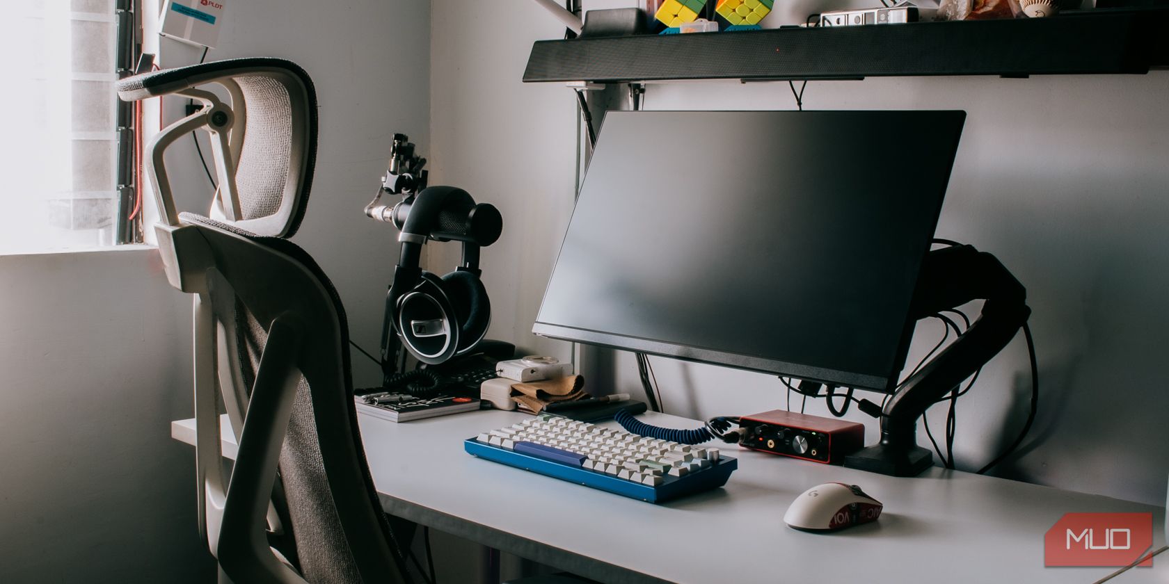 gaming setup with ergonomic chair-1