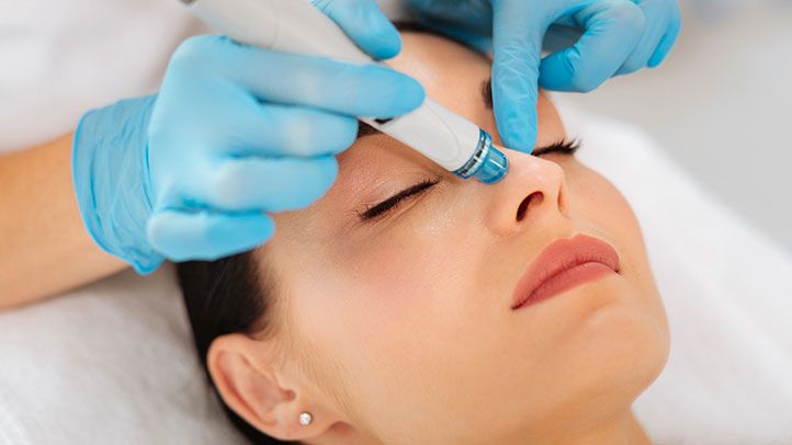 What Is a Hydrafacial? How It Works, Advantages, Dangers, and The place to Get One 1 What Is a Hydrafacial How It Works Benefits Risks and