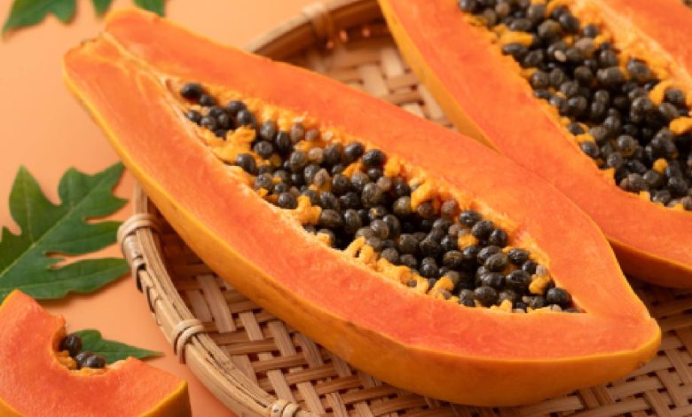 Methods to eat papaya seeds? 10 methods so as to add them to your weight loss program 1 1699885104 How to eat papaya seeds 10 ways to add them